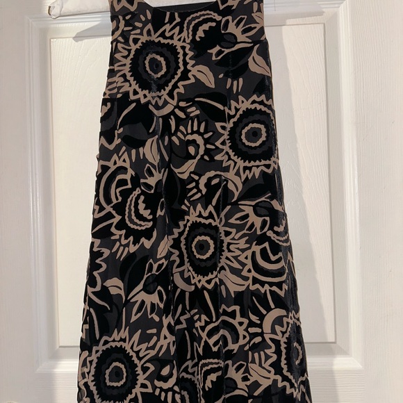 Women’s Size Medium Dress - Picture 2 of 3